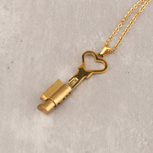 💝 Hjärtformat nyckelhalsband för kyskhet - guld och stål