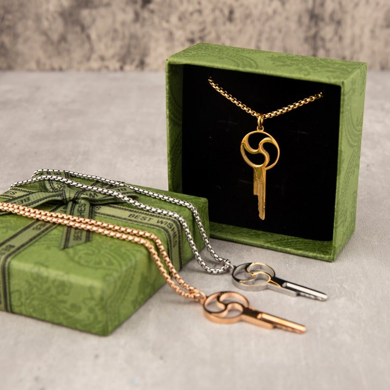 Triskelion Chastity Key Necklace - Gold & Steel - Oxy-shop